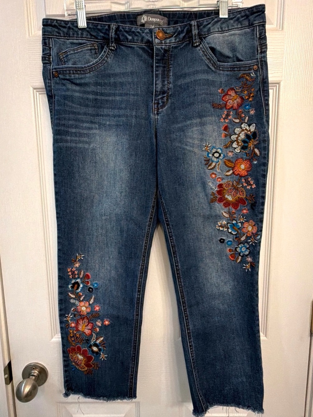 Democracy “flex”-ellent Cropped Jeans with Multicolor Floral Embroidery “